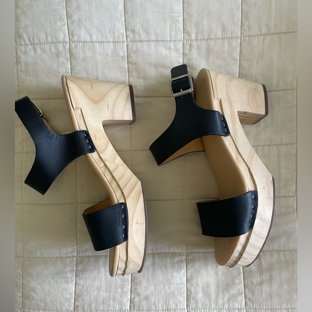 Black Nisolo strappy clog sandals